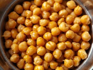 Drained and rinsed chickpeas for salad.